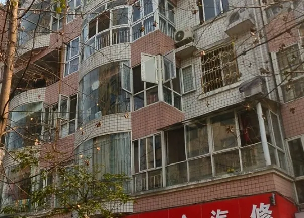 西藏花园3室1厅1卫东朝向2340.00元/月出租