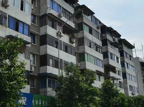 一环路东三段6号院1室1卫东南朝向2000.00元/月出租