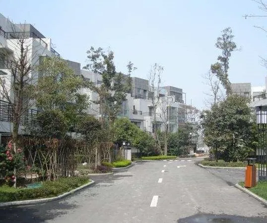 今日润园5室2厅3卫南朝向32000.00元/月出租