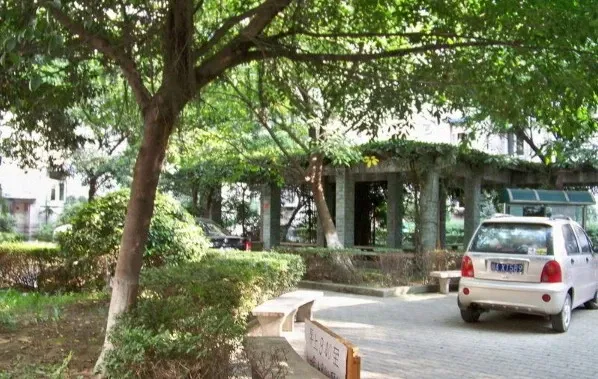 锦翠苑2室1厅1卫南朝向2100.00元/月出租