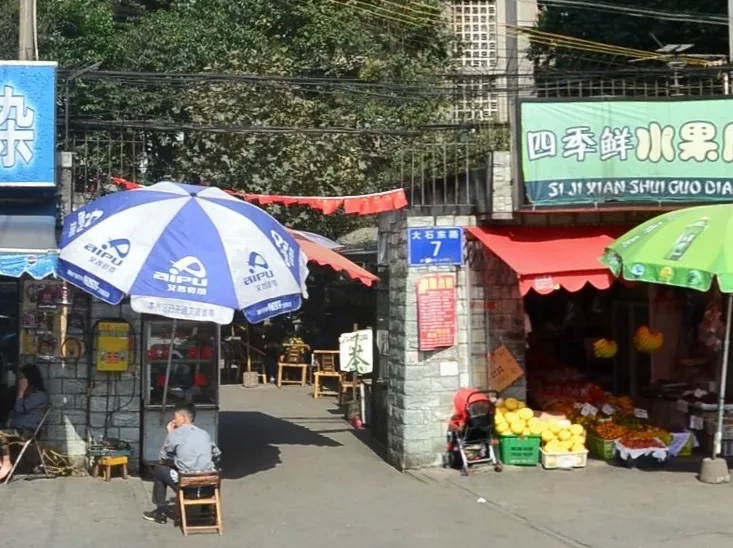 大石东路社区3室1厅1卫东南朝向2400.00元/月出租