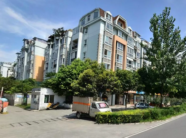 置信柳城谊苑4室3厅3卫西南朝向2400.00元/月出租