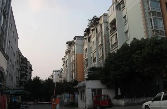 置信柳城谊苑6室2厅2卫东南朝向3800.00元/月出租