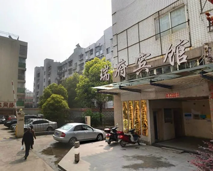 瑞丰家园3室2厅2卫南朝向3600.00元/月出租