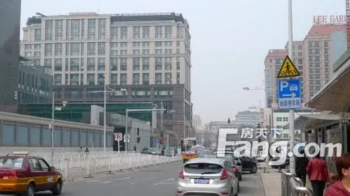 校尉胡同3室1厅2卫南北朝向14000.00元/月出租