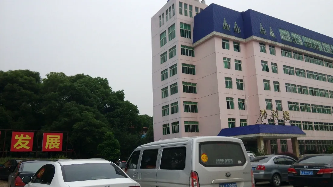 马王堆疗养院单位房3室2厅1卫南朝向2200.00元/月出租