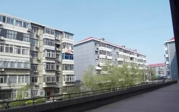 龙泉胡同2室1厅1卫东朝向5200.00元/月出租