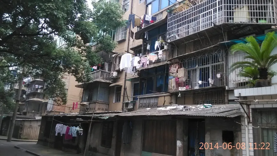 桐梓坡小区2室2厅1卫南朝向1300.00元/月出租