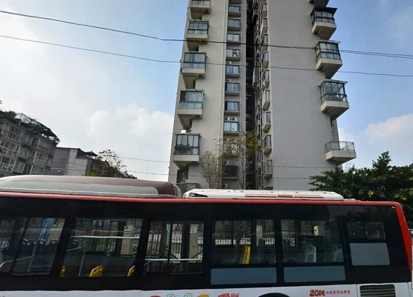 华晨雅庭2室1厅1卫南朝向2215.00元/月出租