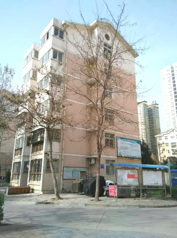 龙兴小区3室2厅1卫南朝向1275.00元/月出租