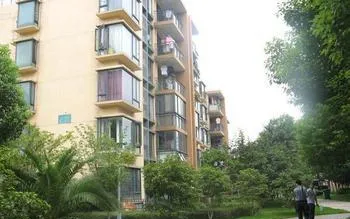 方兴园4室2厅2卫南北朝向2500.00元/月出租