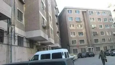 公交小区3室1厅1卫南北朝向700.00元/月出租