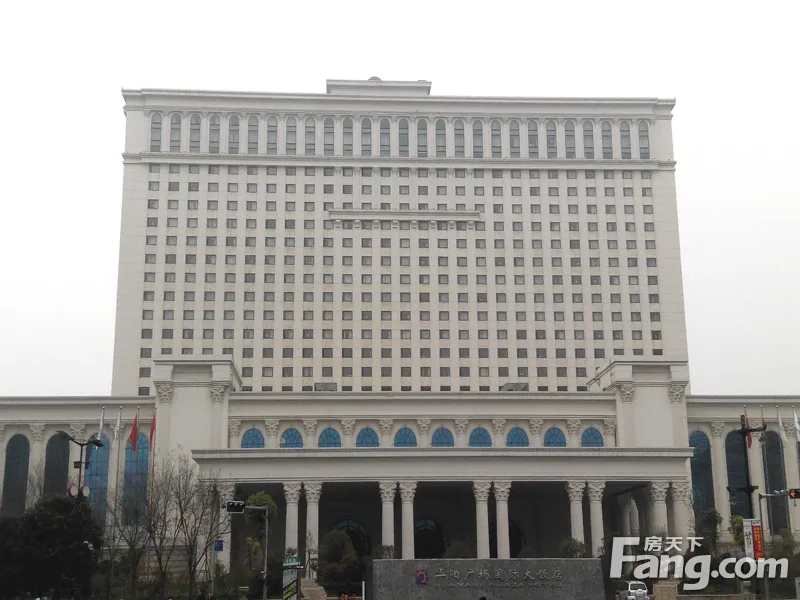 西苑大厦3室1厅2卫东朝向3500.00元/月出租