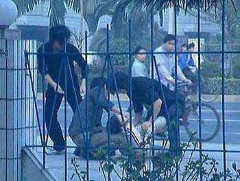 恶男抢劫女大学生全过程 恶男抢劫女大学生全过程