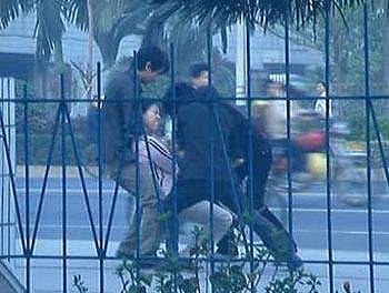 恶男抢劫女大学生全过程 恶男抢劫女大学生全过程