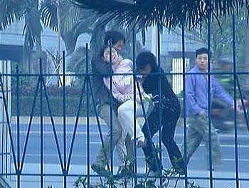恶男抢劫女大学生全过程 恶男抢劫女大学生全过程