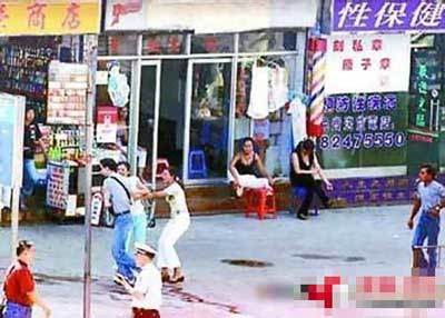 牛牛圖片館 jtsp.blog.china.com 组图:大街偷拍卖力拉客的发廊女