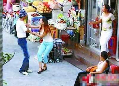 牛牛圖片館 jtsp.blog.china.com 组图:大街偷拍卖力拉客的发廊女