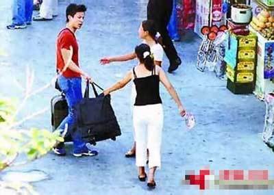 牛牛圖片館 jtsp.blog.china.com 组图:大街偷拍卖力拉客的发廊女