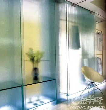 图:门上简单的花纹可起到一定的吸音效果 图:门上简单的花纹可起到一定的吸音效果
