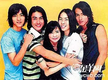 王晓京柴智屏(中)与F4 王晓京柴智屏(中)与F4
