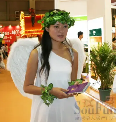 2005秋展花絮:展会美女01 2005秋展花絮:展会美女01