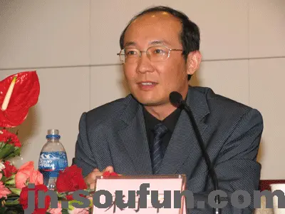 天马公司董事长王富昌在接受记者采访时谈到,天马上城将已"生态,环保