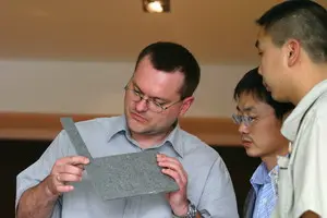 钛马赫德国籍首席工程师在检测材料