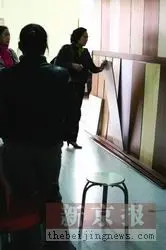 “欧典”事件一经曝光，地板行业的整体诚信也受到了消费者的很大质疑，地板企业只有质量过硬才能经得起市场的考验。