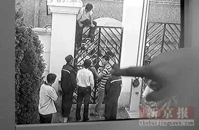 李湘别墅装修队与物业产生冲突 李湘别墅装修队与物业产生冲突