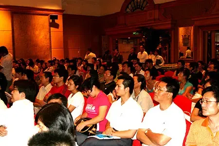项目说明会现场人头攒动 项目说明会现场人头攒动