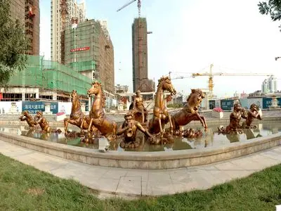 中国北方最大社区雕塑群落户海河畔