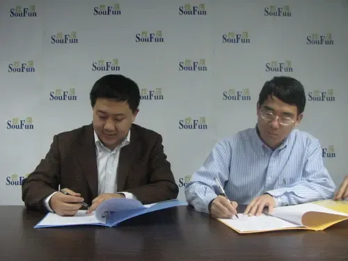 双方在战略合作协议上签字 双方在战略合作协议上签字