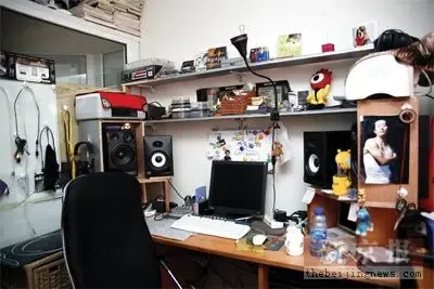工作室里琳琅满目,这里是让慕容萱出名的地方。 工作室里琳琅满目,这里是让慕容萱出名的地方。