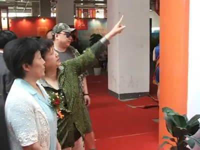 ��չ