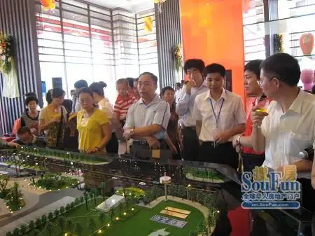 百源双玺楼盘推荐会暨商家入驻签约仪式隆重举行 百源双玺楼盘推荐会暨商家入驻签约仪式隆重举行