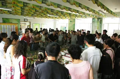 百余名购房者来到了常盛源的售楼处 百余名购房者来到了常盛源的售楼处