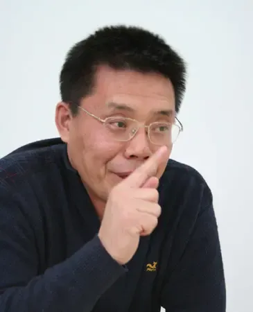 中国家居这十年吉林森工霍尔茨木门总经理赵崇联 中国家居这十年吉林森工霍尔茨木门总经理赵崇联