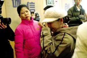 住总欠拆迁款被强制执行 拆迁户喜极而泣(图) 住总欠拆迁款被强制执行 拆迁户喜极而泣(图)