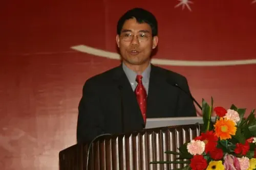 搜房控股董事长CEO莫天全为年发表年会主题演讲 搜房控股董事长CEO莫天全为年发表年会主题演讲