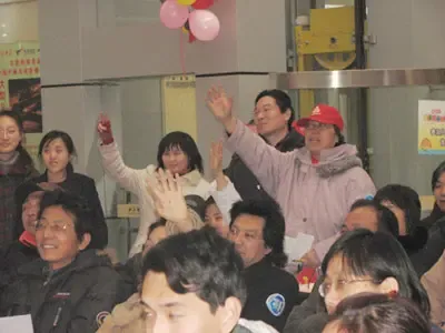 拍卖现场 气氛热烈 拍卖现场 气氛热烈