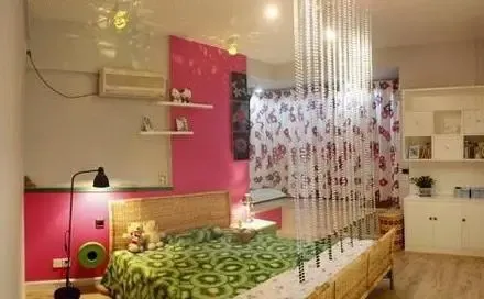 美女也“好色” 看她晾晒80平米色彩小屋(组图) 美女也“好色” 看她晾晒80平米色彩小屋(组图)