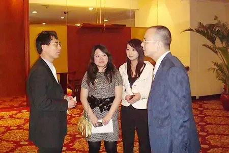 德意志银行胡季与搜房CEO莫天全交流 德意志银行胡季与搜房CEO莫天全交流