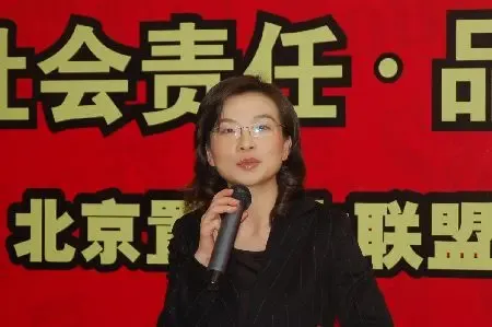 项目代表现场签署春季攻市置业大联盟推荐证书 项目代表现场签署春季攻市置业大联盟推荐证书