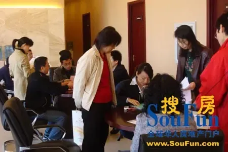 紫金新干线低价上市 登记认购场面火爆 紫金新干线低价上市 登记认购场面火爆