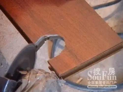 视频:复合实木地板安装全过程 视频:复合实木地板安装全过程