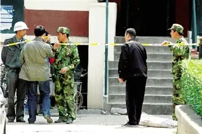 北京民宅燃气热水器煤气泄漏9人死亡(组图) 北京民宅燃气热水器煤气泄漏9人死亡(组图)