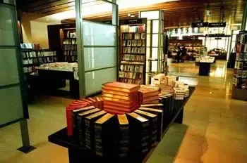 人文书店:特立独行的“小众”扁舟为何屡陷困局 人文书店:特立独行的“小众”扁舟为何屡陷困局