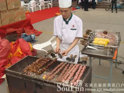 肉串就是这样慢慢变成浓香烤肉的 肉串就是这样慢慢变成浓香烤肉的