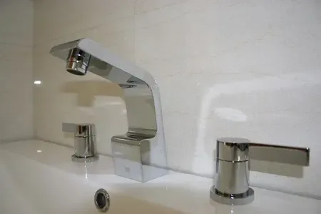 ������ĵ������� ��̳�Ͽ�����Ů��׷��(ͼ)